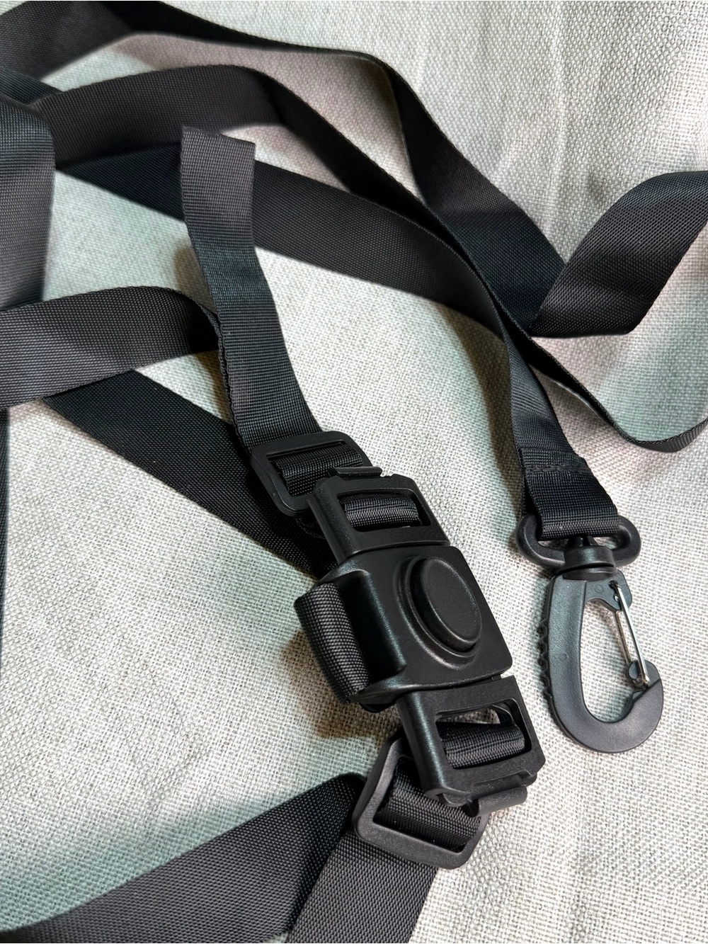 Minimal Black Strap Harness with Central Quick-Release Buckle